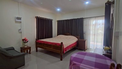 บ้านพักสไตล์รีสอร์ท พร้อมเฟอร์นิเจอร์ ,สระน้ำและสวนไม้ร่มรื่น