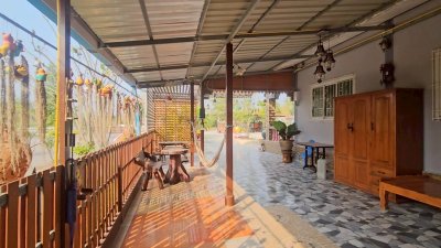 บ้านพักสไตล์รีสอร์ท พร้อมเฟอร์นิเจอร์ ,สระน้ำและสวนไม้ร่มรื่น