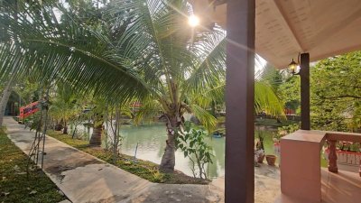 บ้านพักสไตล์รีสอร์ท พร้อมเฟอร์นิเจอร์ ,สระน้ำและสวนไม้ร่มรื่น