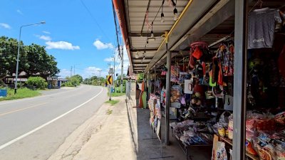 บ้านพร้อมกิจการร้านค้า ติดถนนทางหลวง ใกล้แยกปากท่อ ,ถนนเพชรเกษม