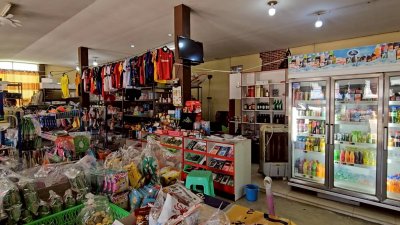 บ้านพร้อมกิจการร้านค้า ติดถนนทางหลวง ใกล้แยกปากท่อ ,ถนนเพชรเกษม