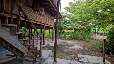 ที่ดินโฉนด พร้อมสิ่งปลูกสร้าง ติดถนนสาธารณะ ใกล้ถนนทางหลวงแผ่นดิน