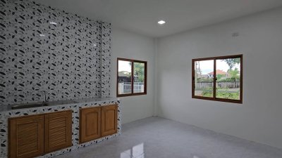 บ้านติดถนน 2 ด้าน ใกล้มหาวิทยาลัยราชภัฏหมู่บ้านจอมบึง ตลาดจอมบึง
