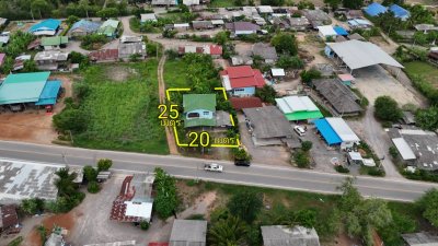 ที่ดินโฉนดพร้อมบ้านไม้ 2 ชั้น ติดถนนลาดยาง อยู่ในชุมชน ใกล้แหล่งท่องเที่ยว