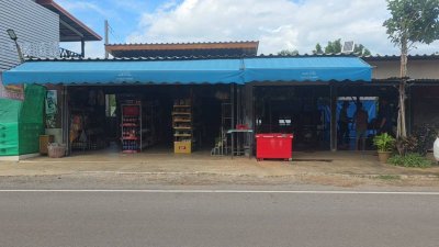 บ้านและร้านค้า ทำเลทองค้าขาย หน้าวัดเขาสูงแจ่มฟ้า อ.ท่ามะกา จ.กาญจนบุรี