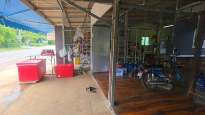 บ้านและร้านค้า ทำเลทองค้าขาย หน้าวัดเขาสูงแจ่มฟ้า อ.ท่ามะกา จ.กาญจนบุรี