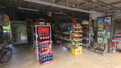 บ้านและร้านค้า ทำเลทองค้าขาย หน้าวัดเขาสูงแจ่มฟ้า อ.ท่ามะกา จ.กาญจนบุรี