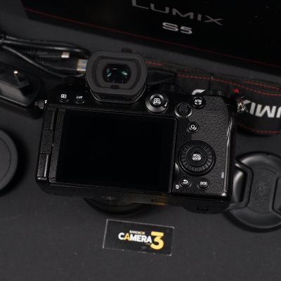 Lumix S5