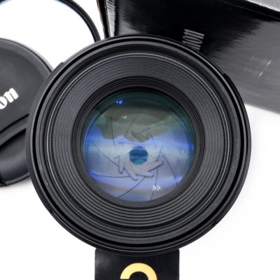 RF85mm F2 MACRO IS STM