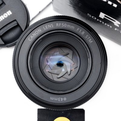 RF50mm F1.8 STM