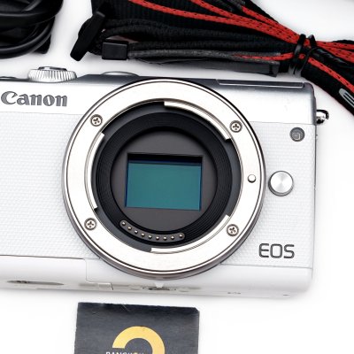 CANON EOS M100