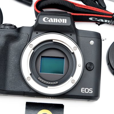 Canon EOS M50