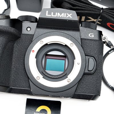 Lumix G90