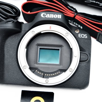 Canon EOS R50