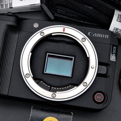 Canon EOS R50V