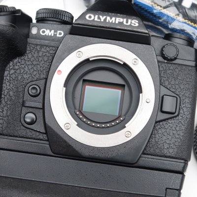 Olympus EM1 Body + Grip HDL7