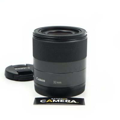 EFM 32mm F1.4 STM
