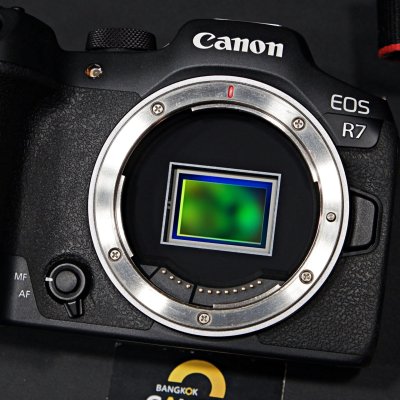 Canon EOS R7 body