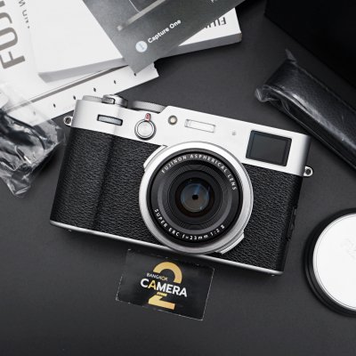 FUJIFILM X100V