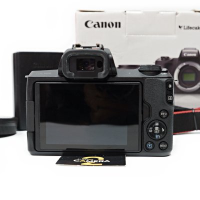 Canon EOS M50