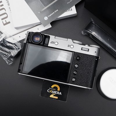 FUJIFILM X100V