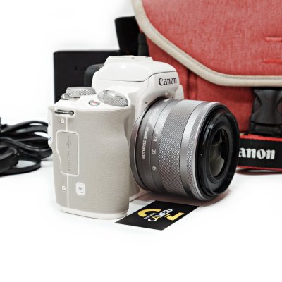 Canon EOS M50
