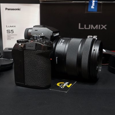 Lumix S5