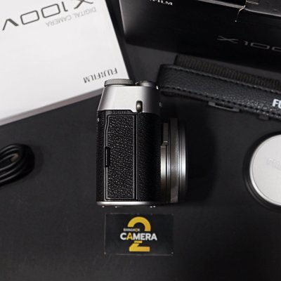 FUJIFILM X100V