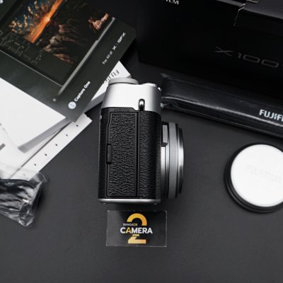 FUJIFILM X100V