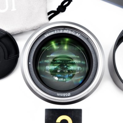 SIRUI 56mm F1.2 APS-C