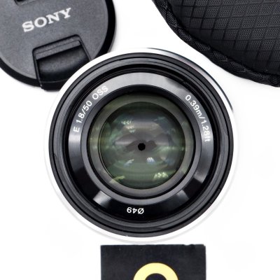 E50mm F1.8 OSS