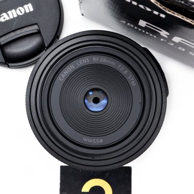 RF28mm F2.8 STM