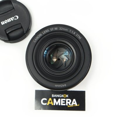 EFM 32mm F1.4 STM