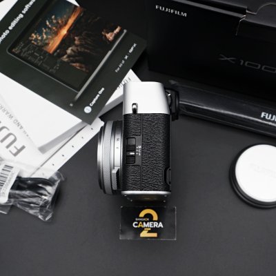 FUJIFILM X100V