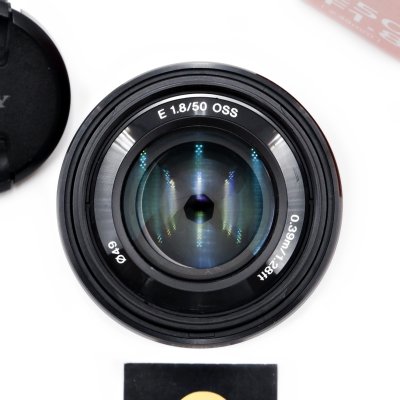 E50mm F1.8 OSS