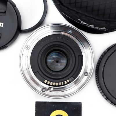 EFM 22mm F2 STM