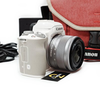 Canon EOS M50