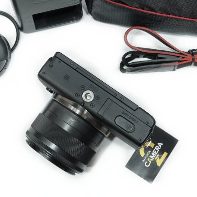 Canon EOS M100