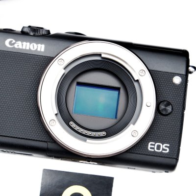 CANON EOS M100