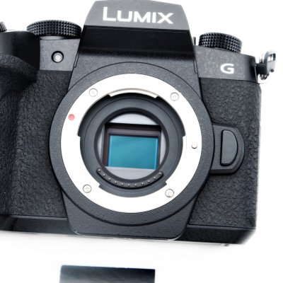 Lumix G90