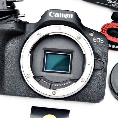 Canon EOS R50