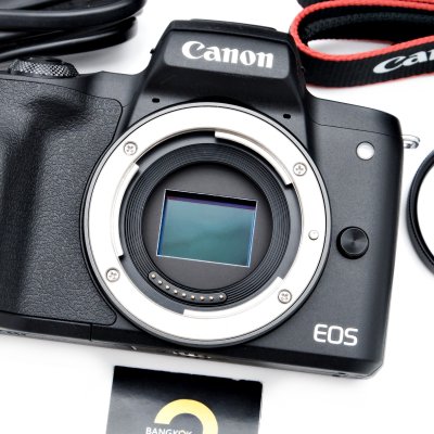 Canon EOS M50