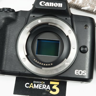 Canon EOS M50