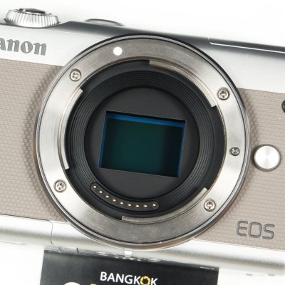 Canon EOS M100