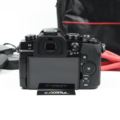 Lumix G90