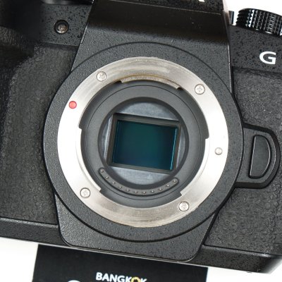 Lumix G90