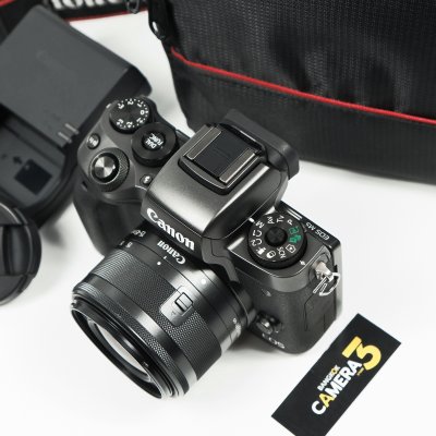 Canon EOS M5