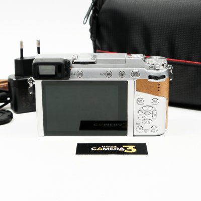 Lumix GX85