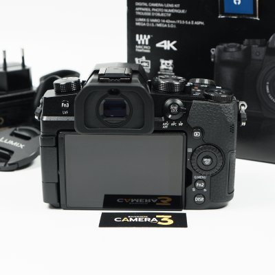Lumix G90