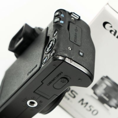 Canon EOS M50